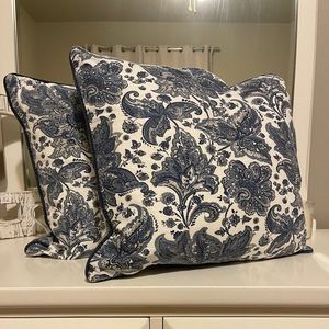 Blue & White Set of 4 Throw Pillows